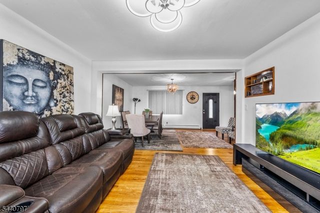 101 Maple Hill Rd, Clifton City, NJ 07013