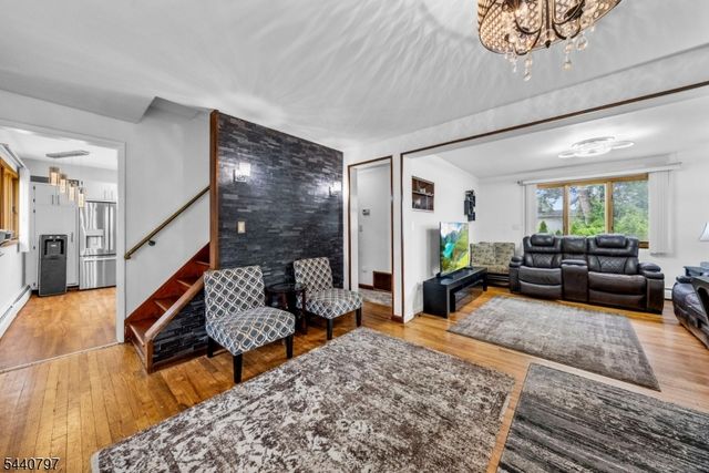 101 Maple Hill Rd, Clifton City, NJ 07013