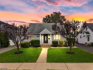 101 Maple Hill Rd, Clifton City, NJ 07013