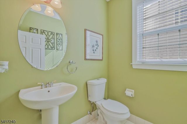 4 ELM DR, Clinton Twp., NJ 08809