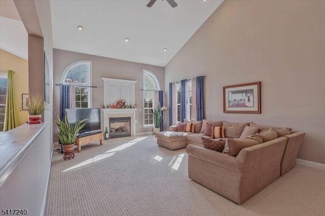 4 ELM DR, Clinton Twp., NJ 08809