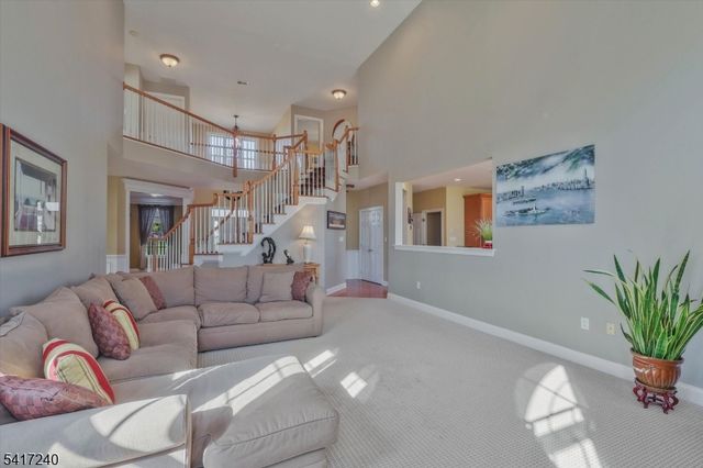 4 ELM DR, Clinton Twp., NJ 08809