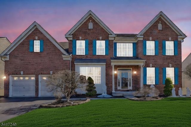 4 ELM DR, Clinton Twp., NJ 08809