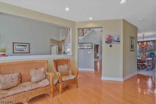 4 ELM DR, Clinton Twp., NJ 08809