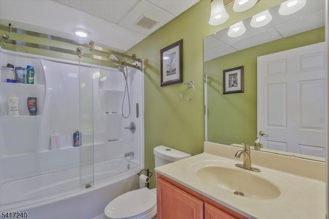 4 ELM DR, Clinton Twp., NJ 08809