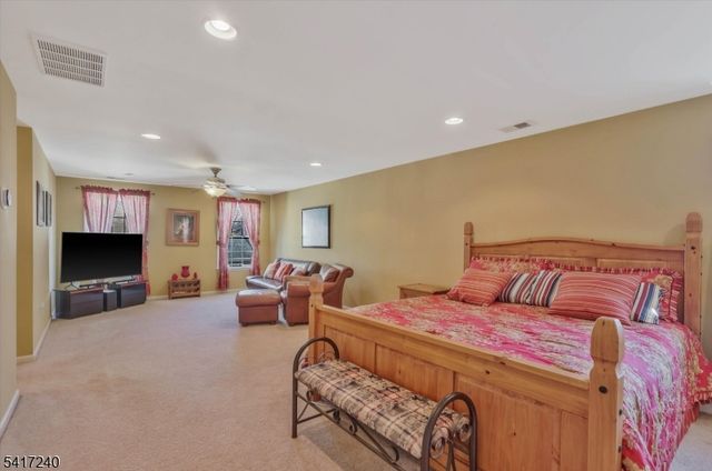 4 ELM DR, Clinton Twp., NJ 08809