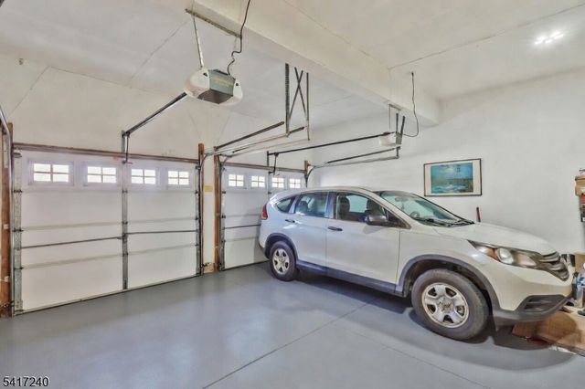 4 ELM DR, Clinton Twp., NJ 08809