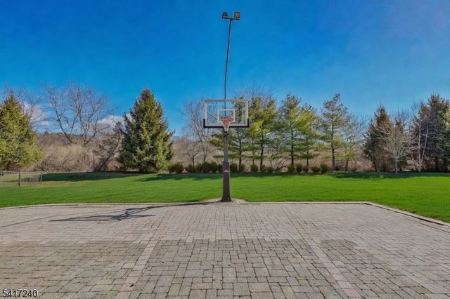 4 ELM DR, Clinton Twp., NJ 08809