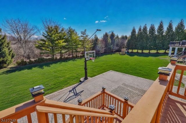 4 ELM DR, Clinton Twp., NJ 08809