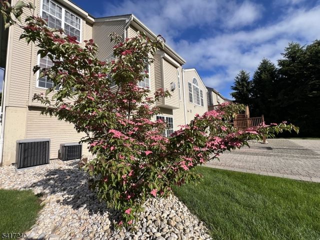 4 ELM DR, Clinton Twp., NJ 08809