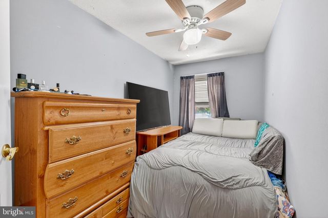 7868 SAINT BRIDGET LN, Baltimore, MD 21222