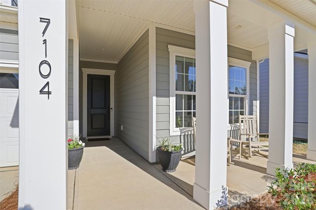 7104 Wayfarer Drive, Charlotte, NC 28269