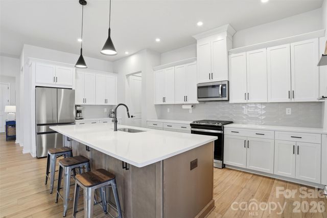 7104 Wayfarer Drive, Charlotte, NC 28269