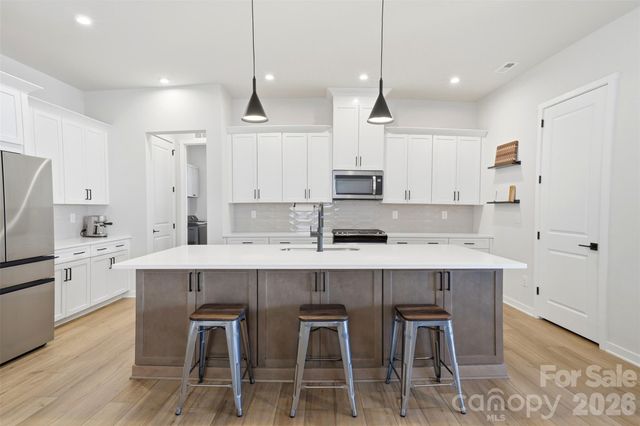 7104 Wayfarer Drive, Charlotte, NC 28269