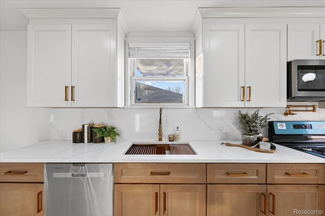 17127 Griggs Street, Detroit, MI 48221