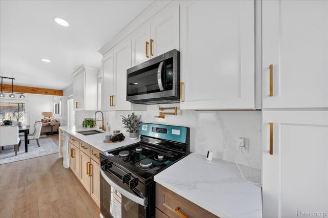 17127 Griggs Street, Detroit, MI 48221