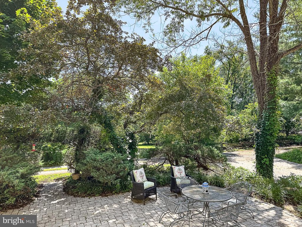 19 E LOUDOUN ST, Round Hill, VA 20141