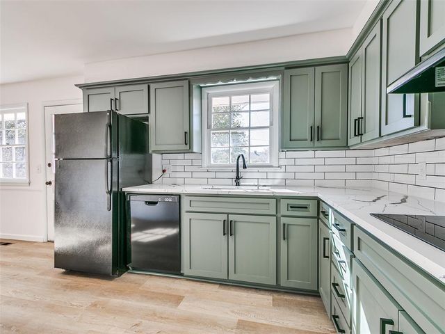 2720 Northampton Place, The Village, OK 73120
