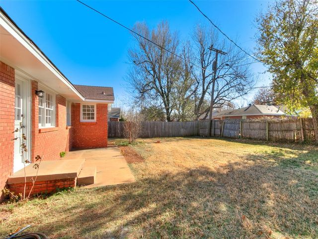 2720 Northampton Place, The Village, OK 73120