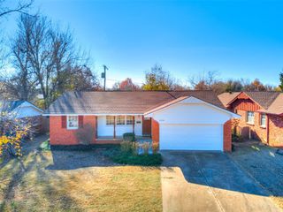 2720 Northampton Place, The Village, OK 73120