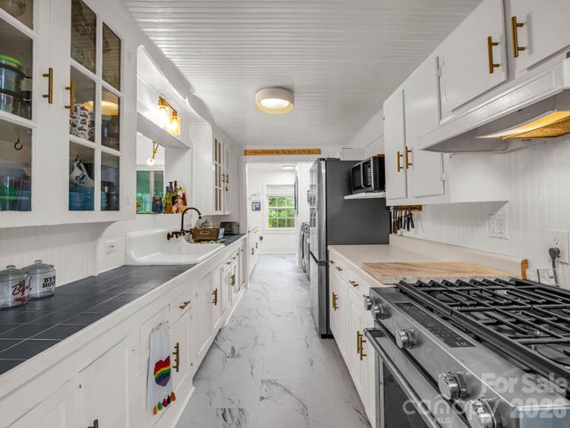 23 Sunset Drive, Black Mountain, NC 28711