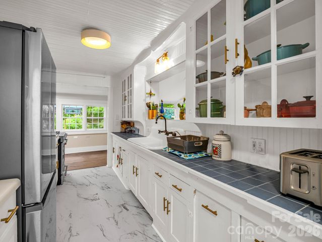 23 Sunset Drive, Black Mountain, NC 28711