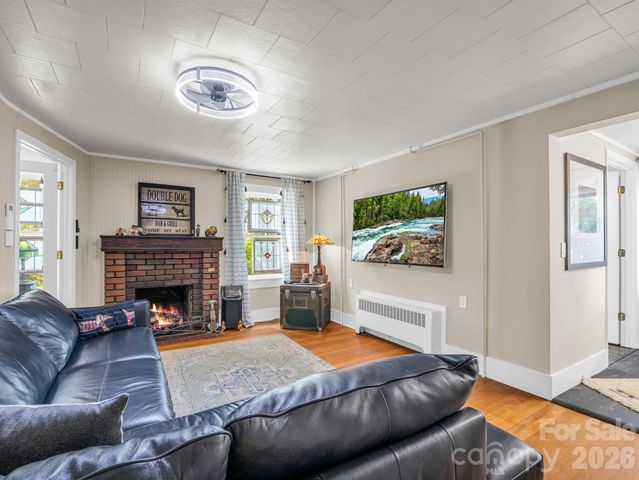 23 Sunset Drive, Black Mountain, NC 28711