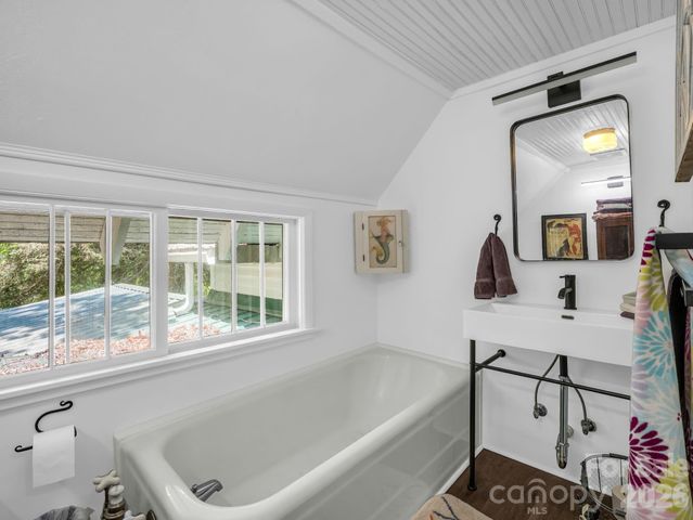 23 Sunset Drive, Black Mountain, NC 28711