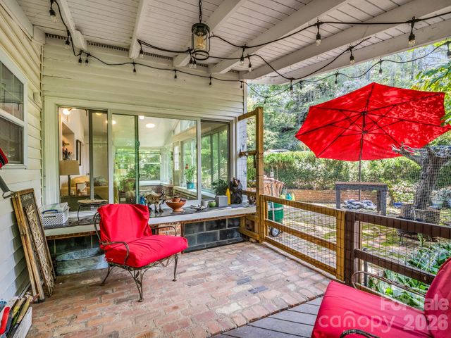 23 Sunset Drive, Black Mountain, NC 28711