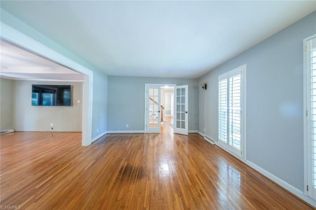 1320 Abingdon Way, Winston-salem, NC 27106