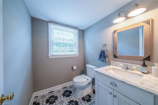 1320 Abingdon Way, Winston-salem, NC 27106