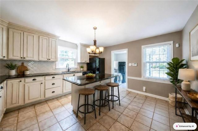 1320 Abingdon Way, Winston-salem, NC 27106