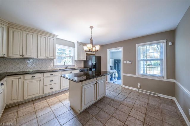1320 Abingdon Way, Winston-salem, NC 27106