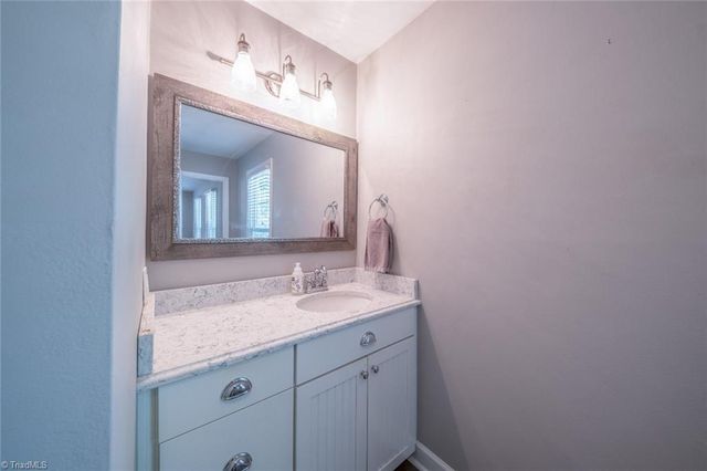 1320 Abingdon Way, Winston-salem, NC 27106