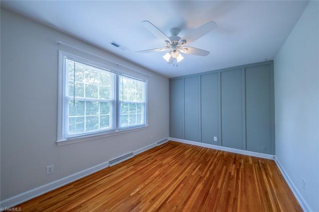 1320 Abingdon Way, Winston-salem, NC 27106