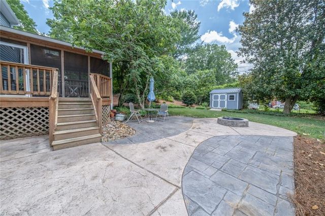 1320 Abingdon Way, Winston-salem, NC 27106