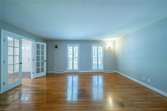 1320 Abingdon Way, Winston-salem, NC 27106