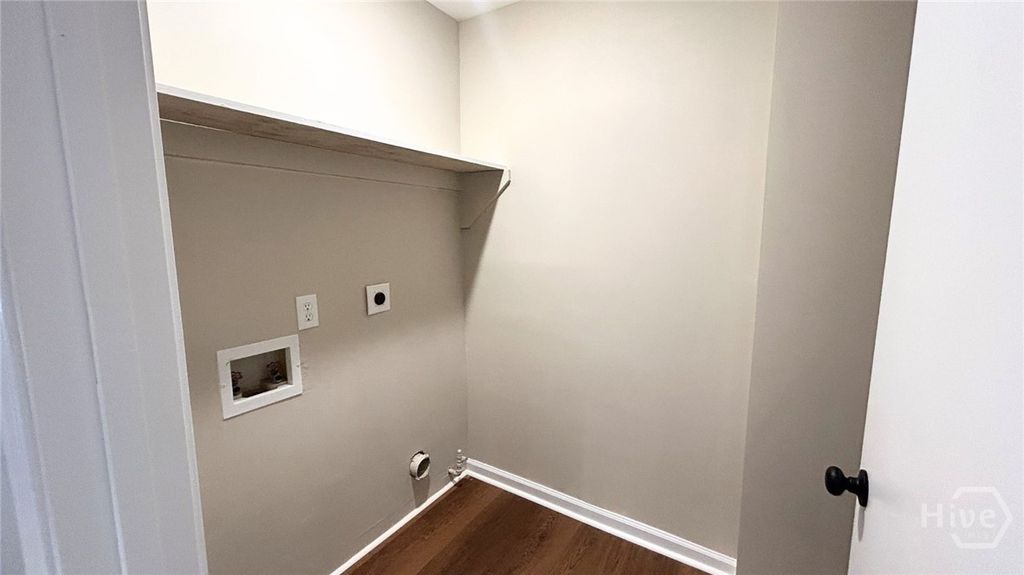 Image 12 of property listing at 108 Peachtree Drive, Savannah, GA 31419