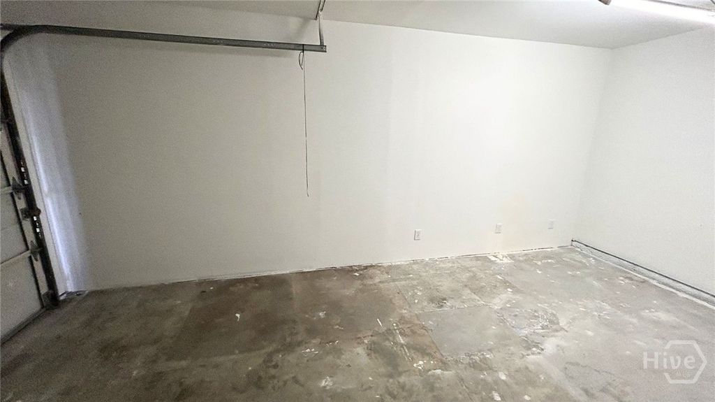 Image 21 of property listing at 108 Peachtree Drive, Savannah, GA 31419