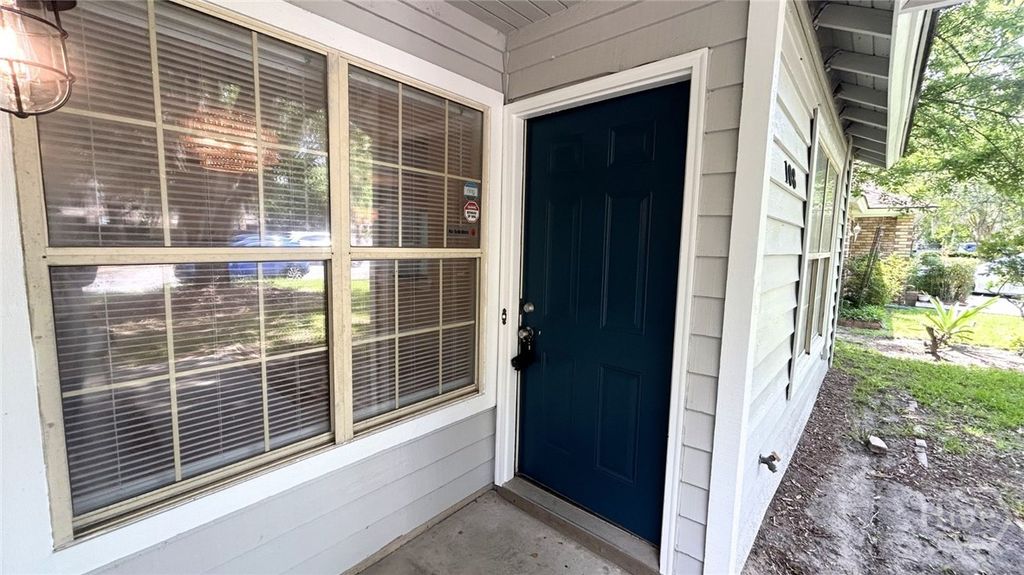 Image 4 of property listing at 108 Peachtree Drive, Savannah, GA 31419