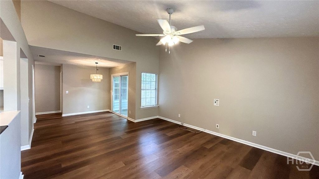 Image 5 of property listing at 108 Peachtree Drive, Savannah, GA 31419