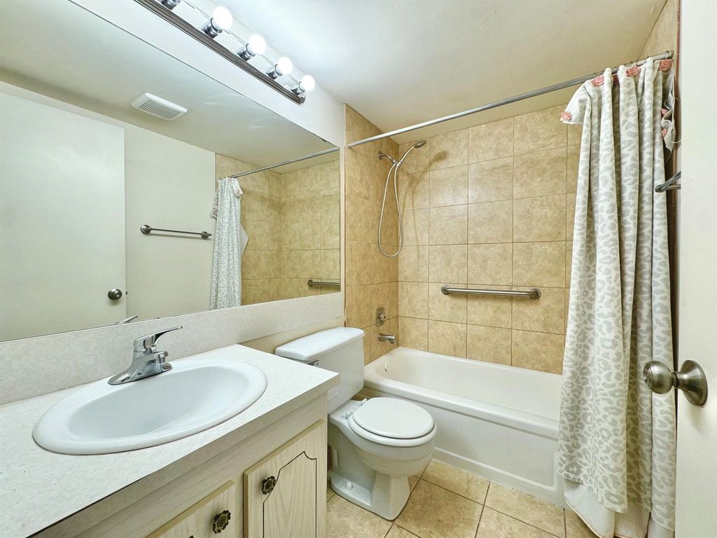 Image 18 of property listing at 82 Dorset B, Boca Raton, FL 33434