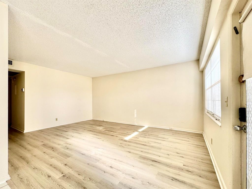 Image 5 of property listing at 82 Dorset B, Boca Raton, FL 33434