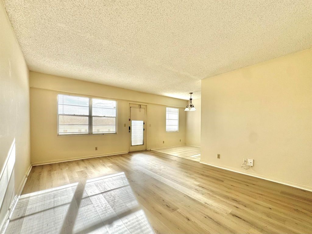 Image 7 of property listing at 82 Dorset B, Boca Raton, FL 33434