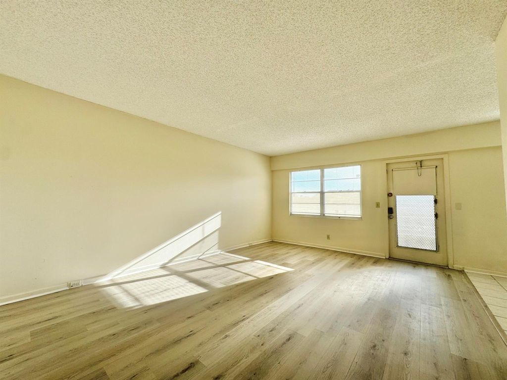 Image 8 of property listing at 82 Dorset B, Boca Raton, FL 33434