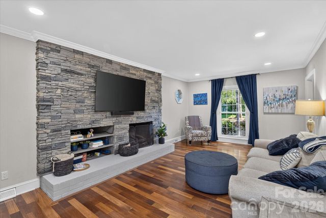 10009 Thomas Payne Circle, Charlotte, NC 28277