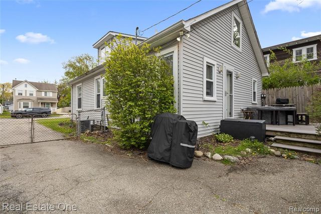 415 Taylor Avenue, Rochester, MI 48307
