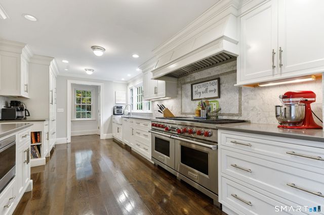 758 Smith Ridge Road, New Canaan, CT 06840