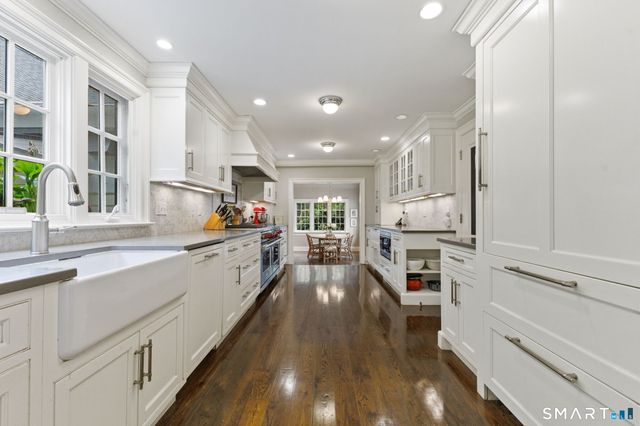 758 Smith Ridge Road, New Canaan, CT 06840
