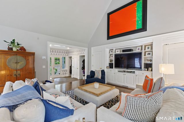 758 Smith Ridge Road, New Canaan, CT 06840
